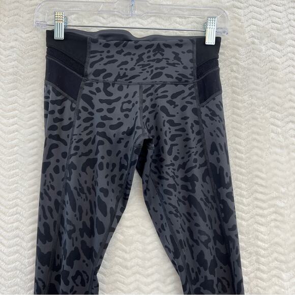Lululemon Black Grey Just Breathe Crop Capri Leopard Print Leggings Womens 4 - Picture 5 of 16